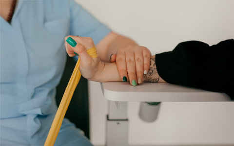 Реабілітація після травми руки