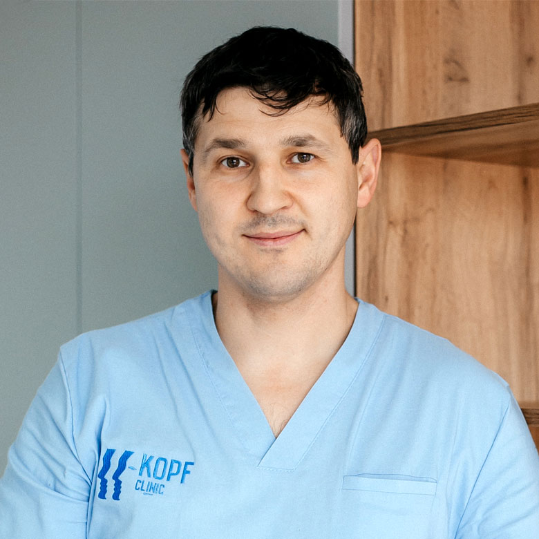 Лікар Лешак Віталій